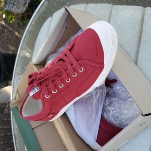 SIMPLE Discontinued NIB Slo Red Size 11.5 Sneakers Cotton